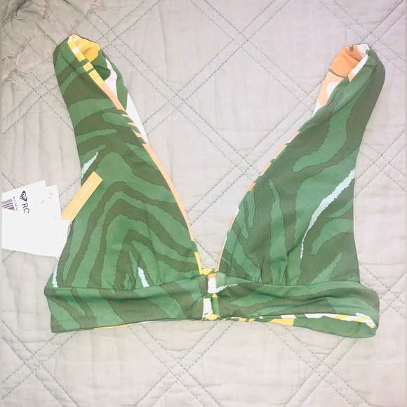 Reversible Roxy bikini top (UPDATED sizes) - Picture 5 of 5